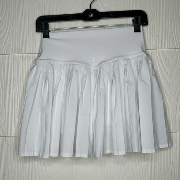 ALO Yoga White Pleated Tennis Mini Skirt - Picture 2 of 7